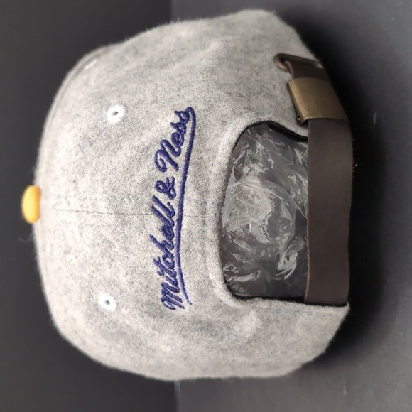 Mitchell & Ness Hardwood Classics Los Angeles Lakers Basketball Hat . - Picture 4 of 10
